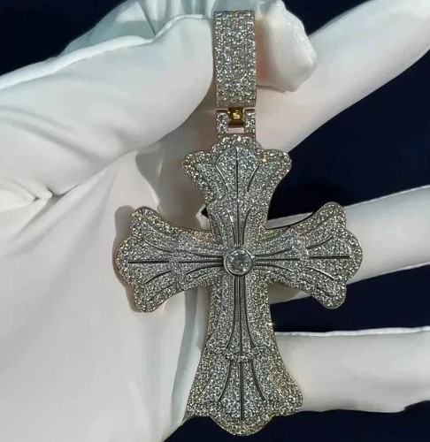Ciondolo uomo croce moissanite